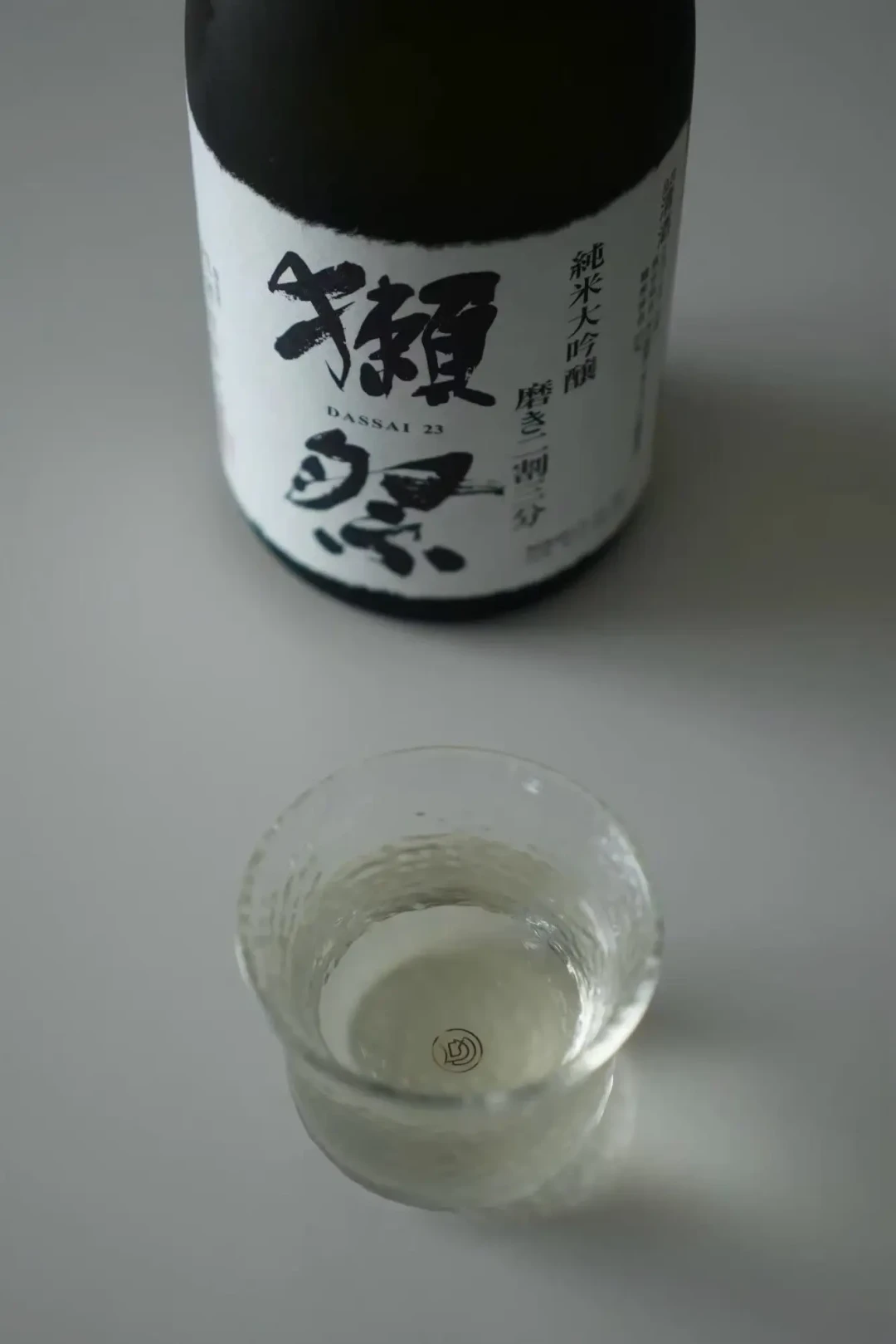 三家店买回同一瓶獭祭二割三分:330、359、465,差的是三张纸,不是真假