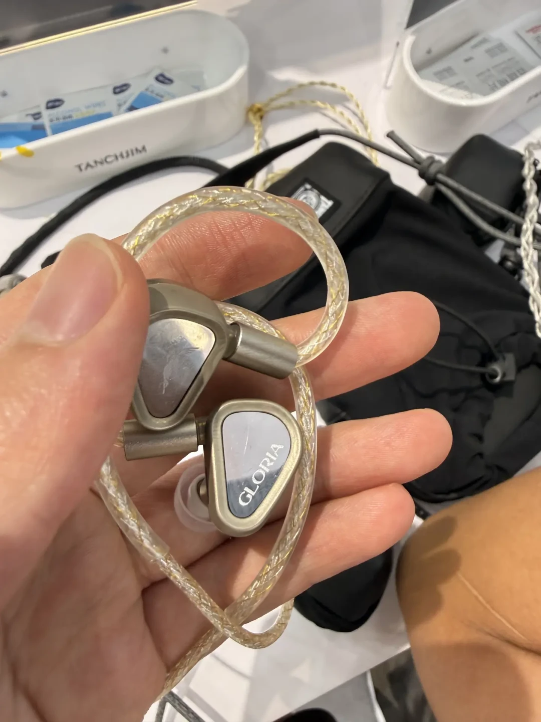 手办抢走了耳机展的流量:给天使吉米花钱之前,先分清你买的是声音还是天琪