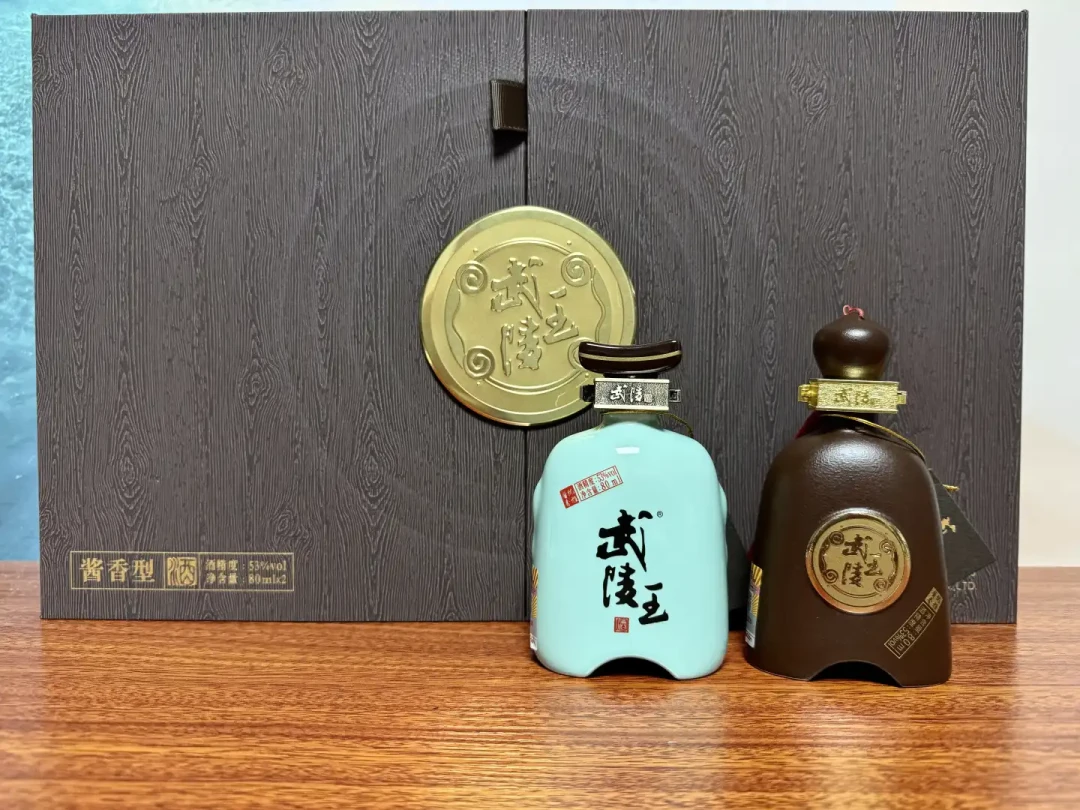 爸妈柜底那箱武陵酒,别急着卖也别急着开:从90年代裤币到第一代琥珀,中秋前把开、存、卖说清楚