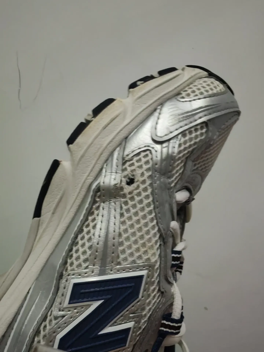 NB740银灰跌进300元档,JJJound联名刚到货:翻完磨脚掉色的投诉帖,先看懂再上车