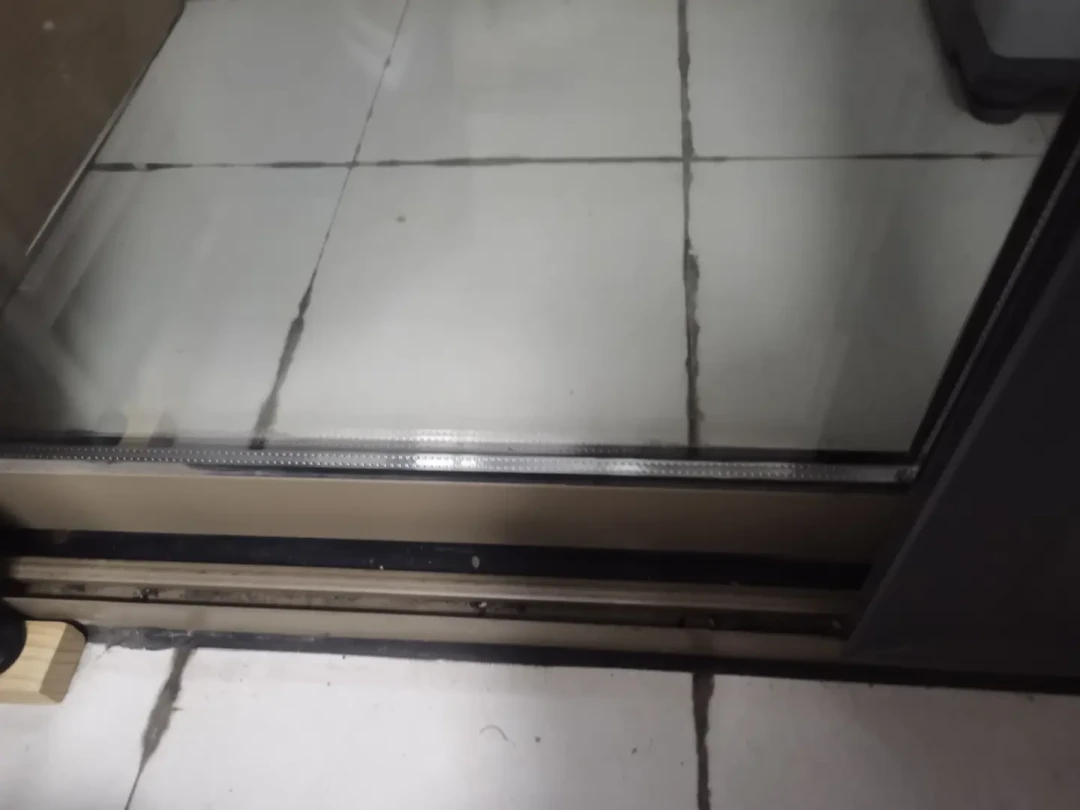 开学行李装蓝罐前请三思:翻完十几篇宿舍异响帖,这张“能喷/别喷”清单和3条宿舍红线先对一遍