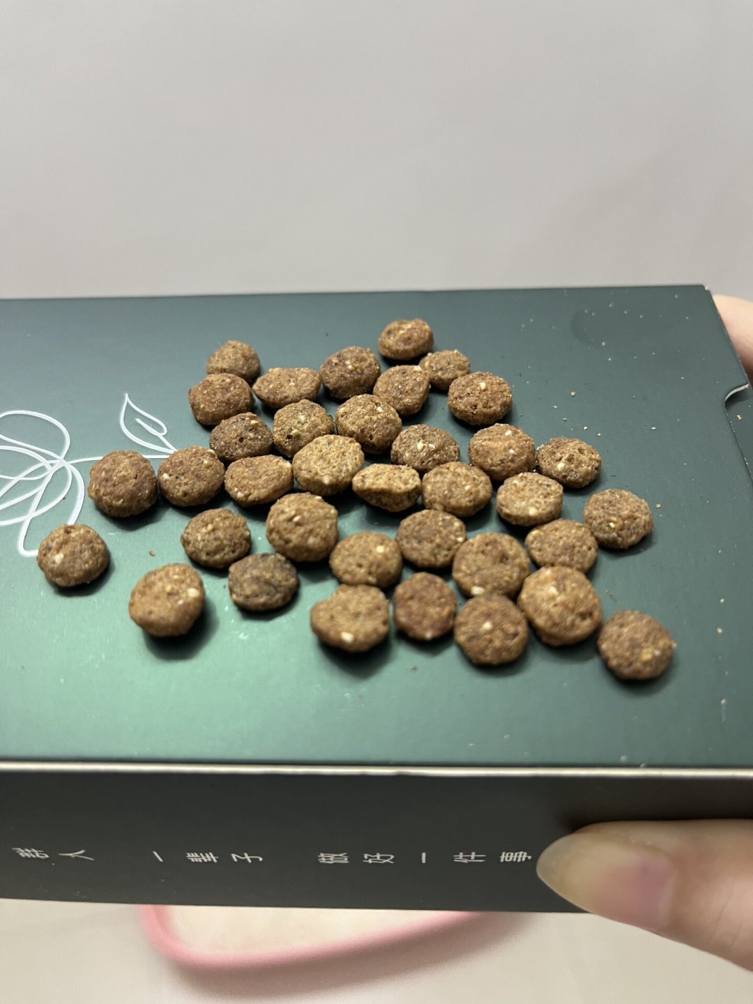 “法米娜全是临期”?翻了74条评论和十几条临期帖,我把日期的规律摸清楚了