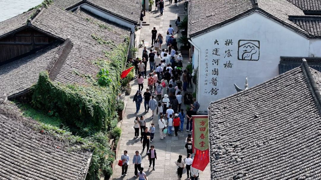 3块钱坐京杭大运河:中秋国庆去杭州,这班“水上巴士”比120元的夜游船更值