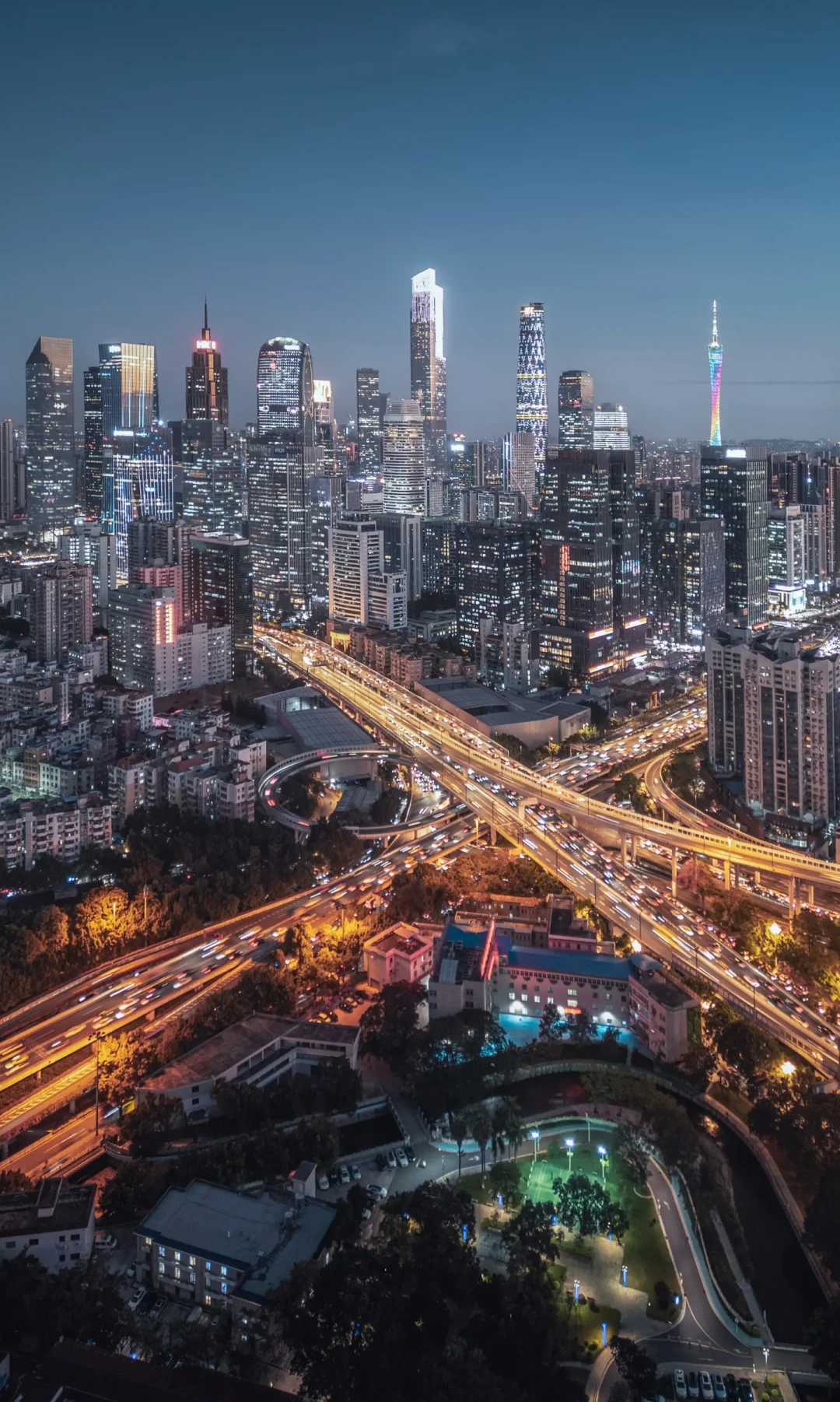 2026广马明天10点开启报名、3万名额抽签:秋季跨城跑马旅行,先查酒店价格,再交报名费