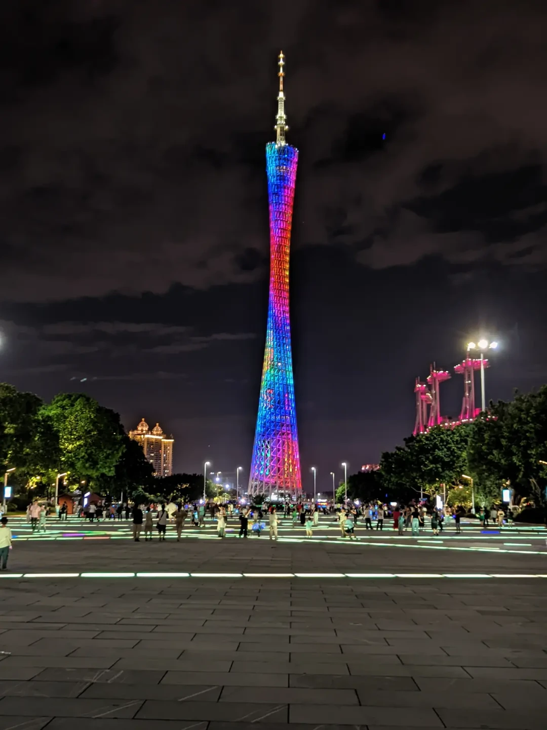 2026广马明天10点开启报名、3万名额抽签:秋季跨城跑马旅行,先查酒店价格,再交报名费