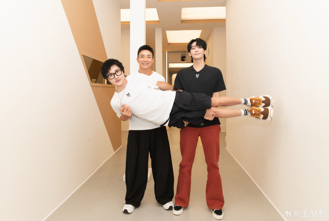 披哥二公本周五直播:微博说他头皮发麻,知乎说他机能退化,孙楠这本账怎么算?