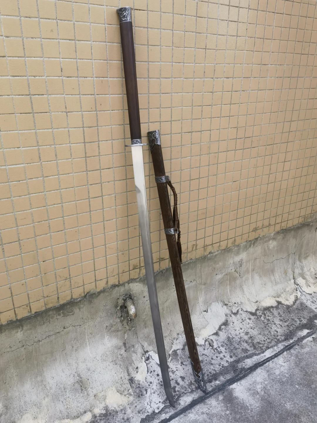 642万人刷到大爷练苗刀上了头:想学怎么入门、花多少钱,四条路都替你算好账了