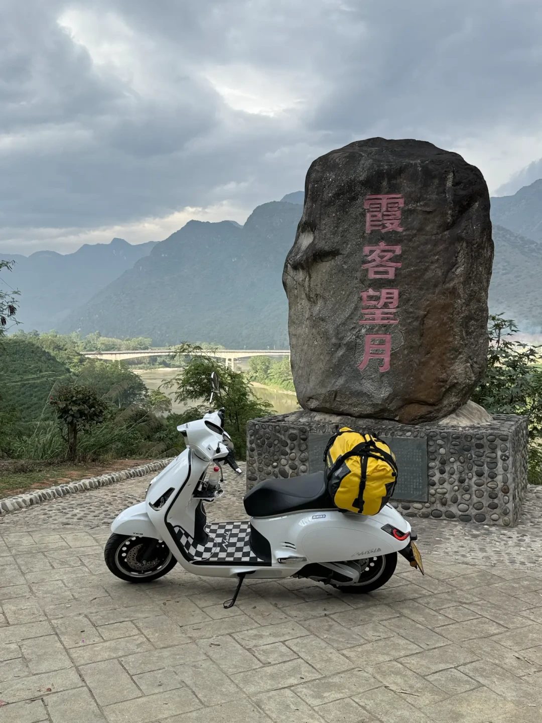 国庆13天假,骑150踏板往西开到底行不行:新大洲本田车主实测翻完,四道坎先解再出发