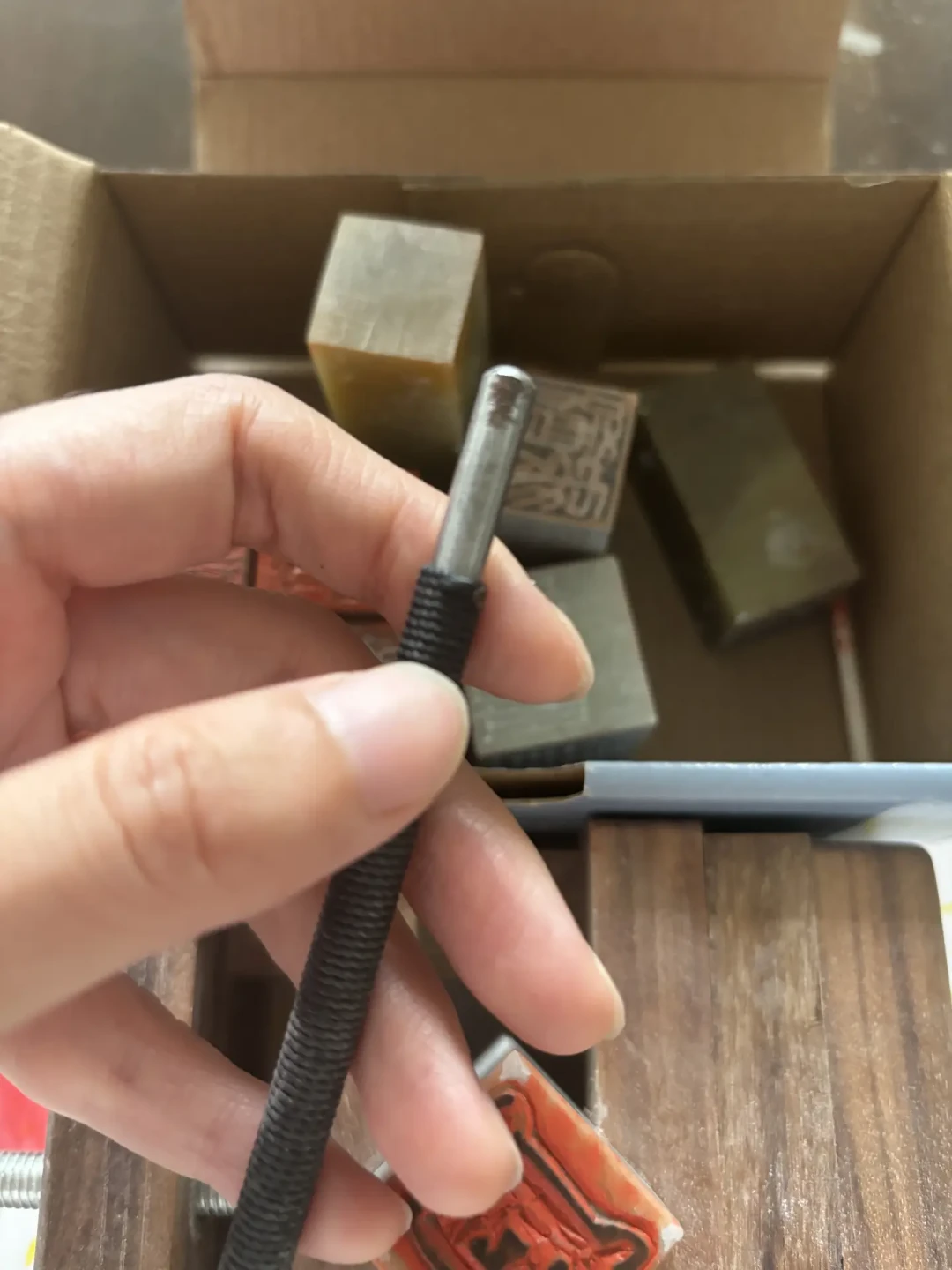 一盒四位数价位的印泥,长霉返修花了74块:入秋前,给你的篆刻装备做一次十分钟盘点