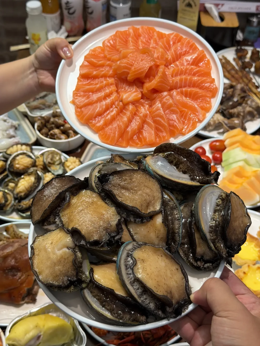 榴莲自由、飞蟹管够，真能吃回本？把东北洗浴的自助按市价算完账，我发现真正的赢家不是大胃王