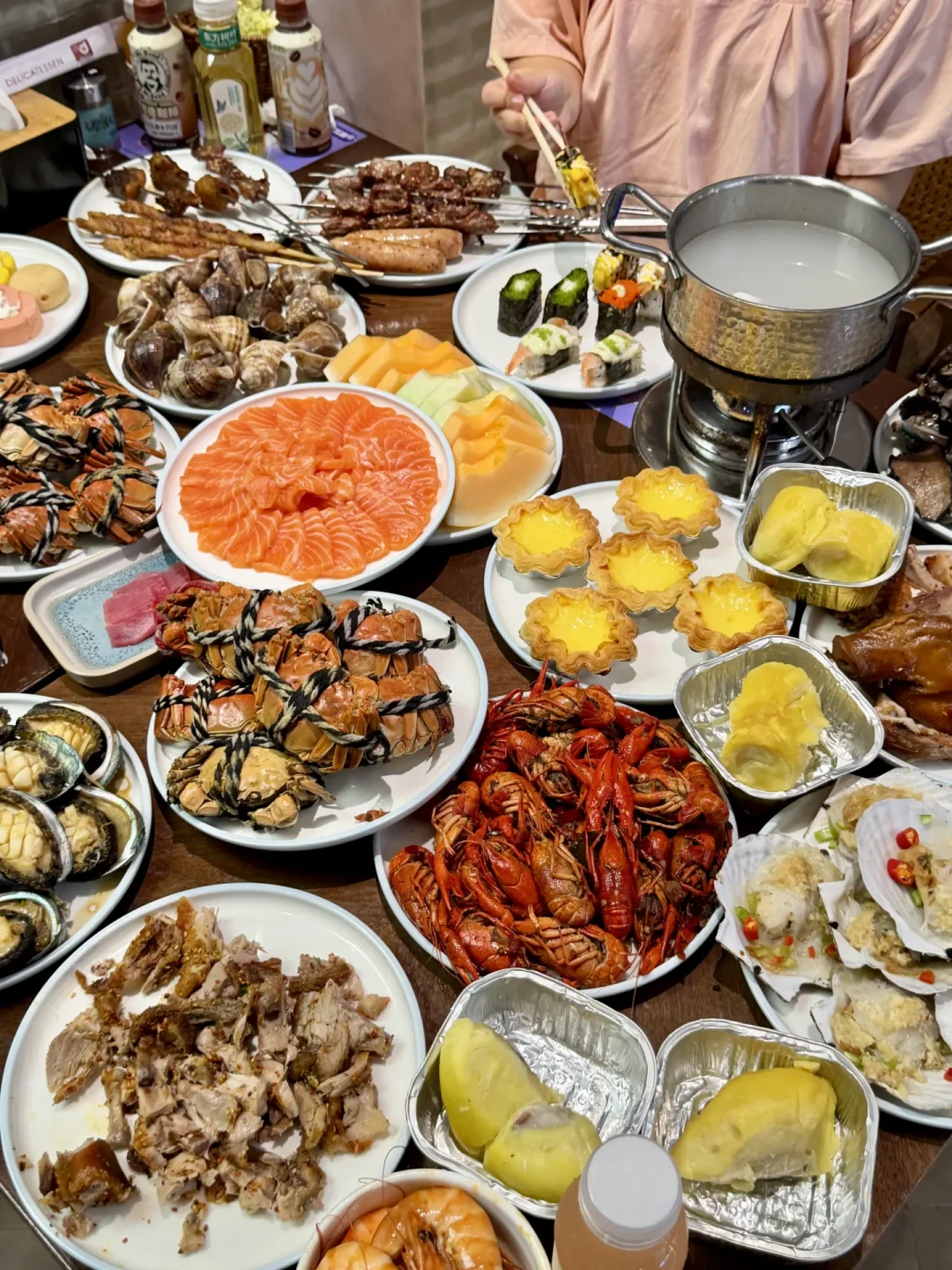榴莲自由、飞蟹管够，真能吃回本？把东北洗浴的自助按市价算完账，我发现真正的赢家不是大胃王