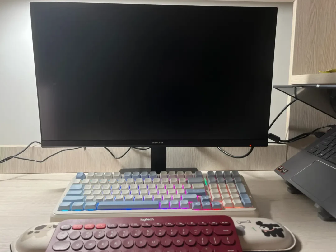 599元310Hz,开学季冲创维显示器前,我把全网能翻的实测和翻车帖都翻完了