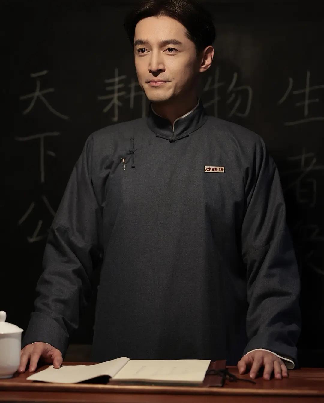《抓特务》网播第四天，吵的点变了：我翻了四个平台的争论，只有8个