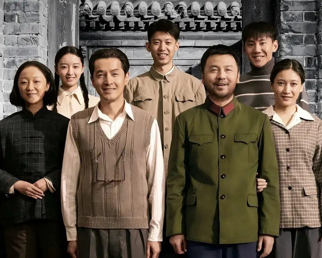 《抓特务》网播第四天，吵的点变了：我翻了四个平台的争论，只有8个