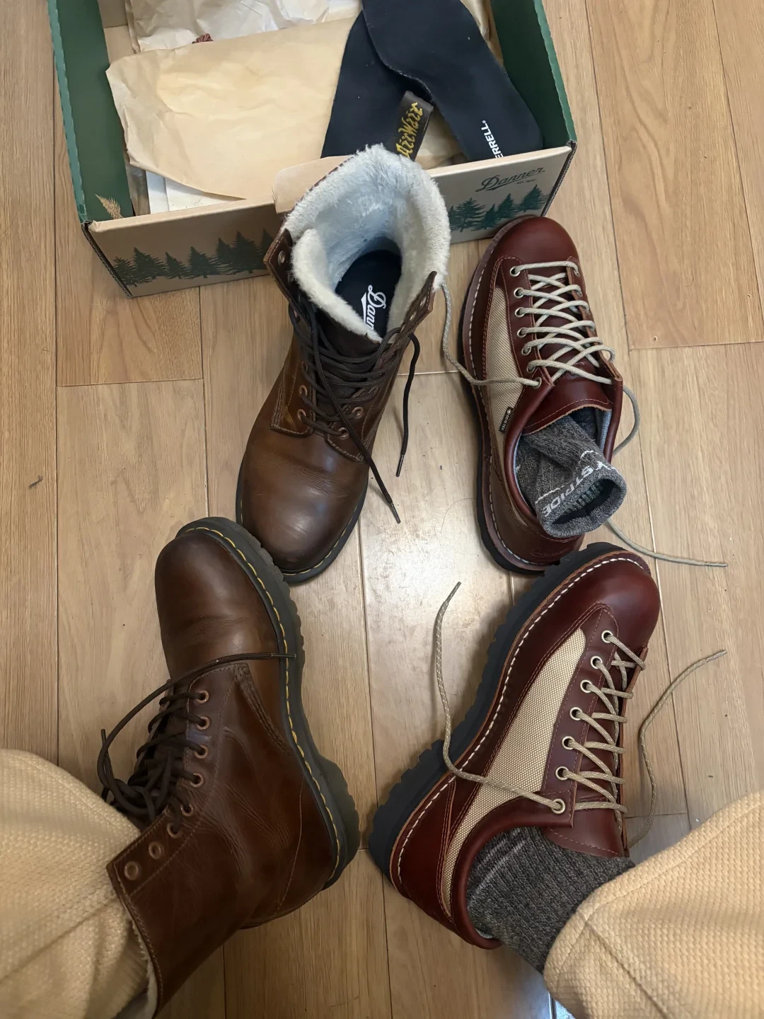 型号好选,尺码难定:翻完全网 20 多组 Danner 实脚数据,三套尺码体系、