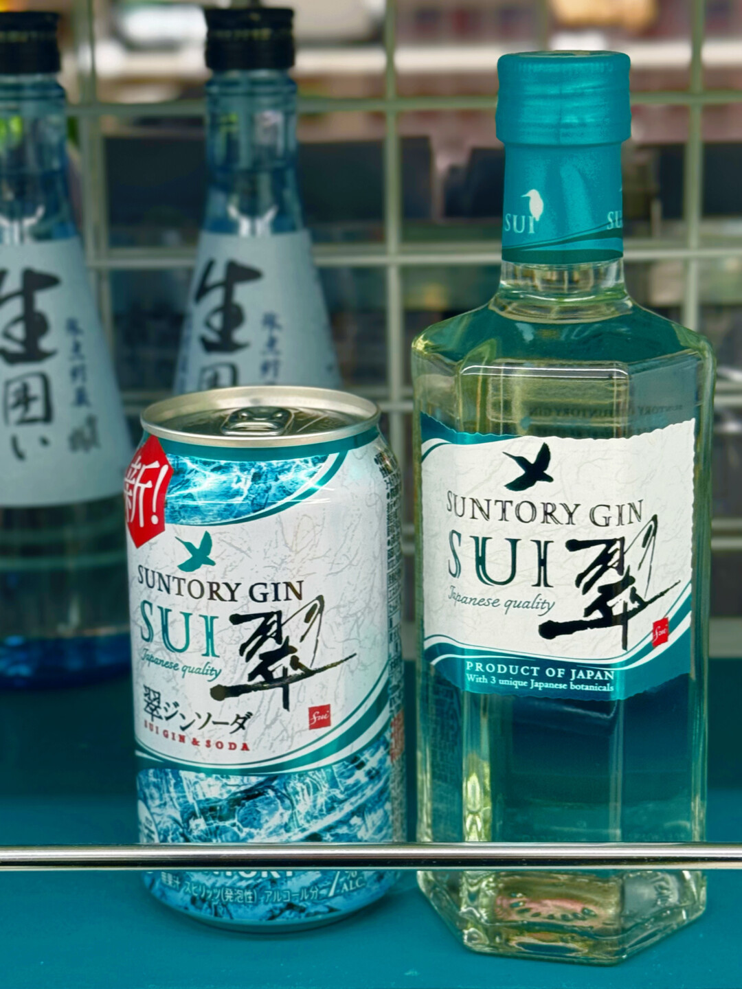 鲣鱼干、宇治茶、波子汽水进了酒瓶:这半年“跑偏”的新派亚洲金酒把杜松子挪到了副驾,尝新前先看你家吧台是哪杯