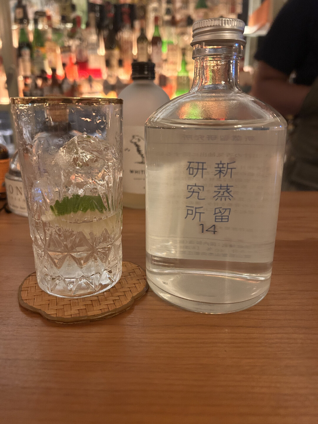 鲣鱼干、宇治茶、波子汽水进了酒瓶:这半年“跑偏”的新派亚洲金酒把杜松子挪到了副驾,尝新前先看你家吧台是哪杯