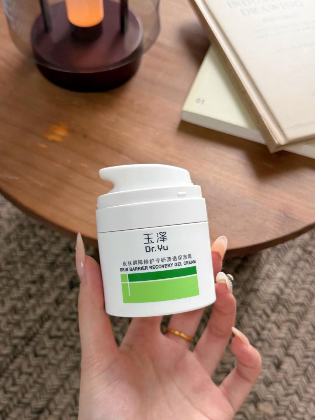 全网都在推玉泽青蒿油敷膜：剥掉广告看信号，“以油养肤”该不该买单