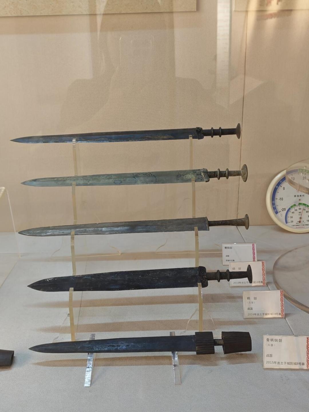 岳不群不学独孤九剑、宁肯挥剑自宫,很多人笑他蠢:翻完原著传承账本才发现,这才是唯一理性的选择