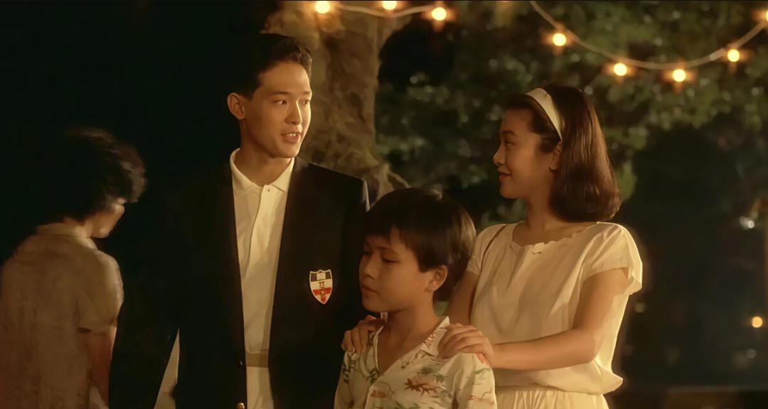 为什么杨凡管张艾嘉叫「干妈」？她9月的电影节双线，藏着半部港片审美史
