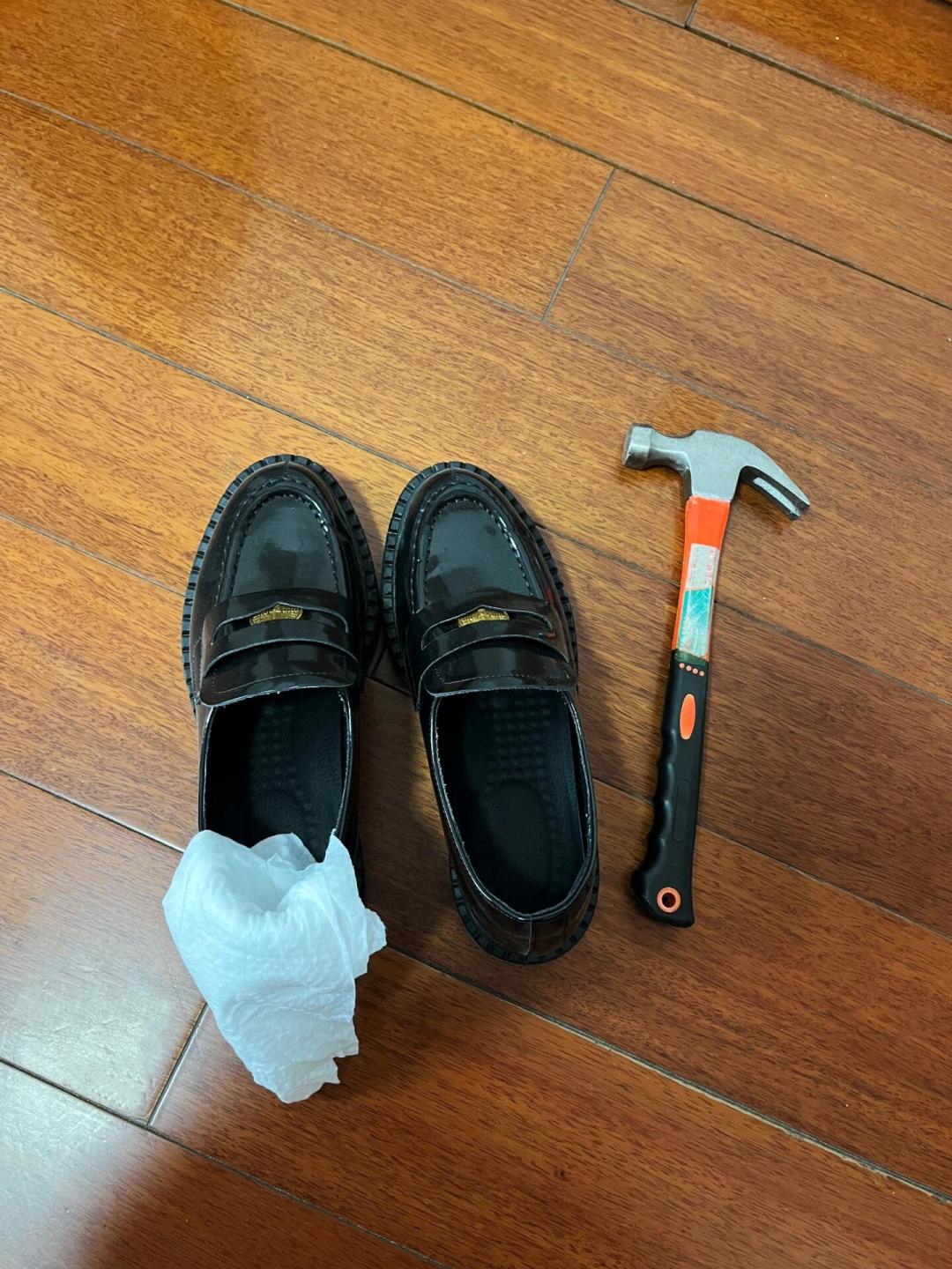 乐福鞋成了早秋换鞋的C位,但3500元的Tod's也被吐槽“硬到怀疑人生”:4个结构性真相和1份下单前防磨自查清单