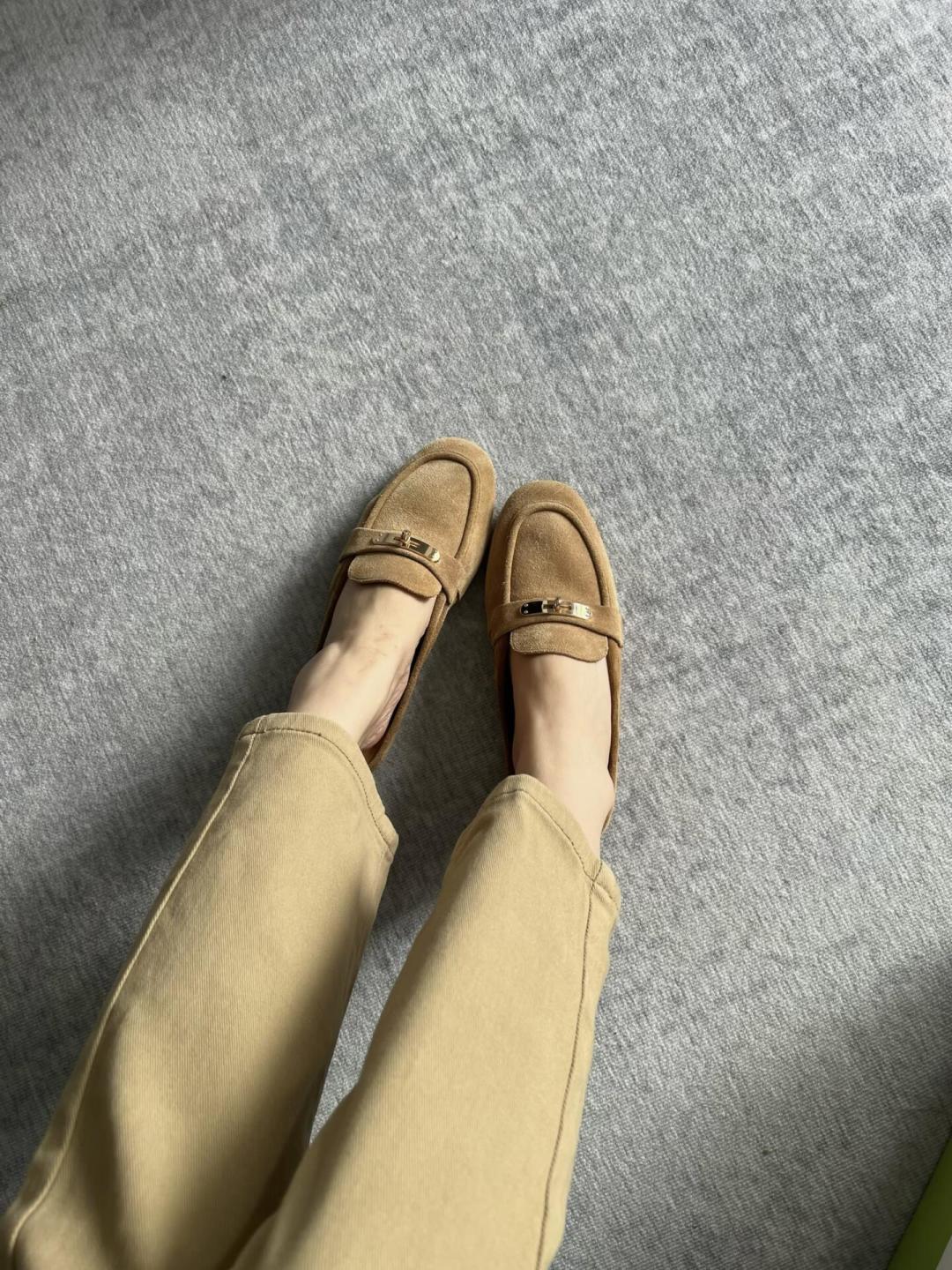 乐福鞋成了早秋换鞋的C位,但3500元的Tod's也被吐槽“硬到怀疑人生”:4个结构性真相和1份下单前防磨自查清单