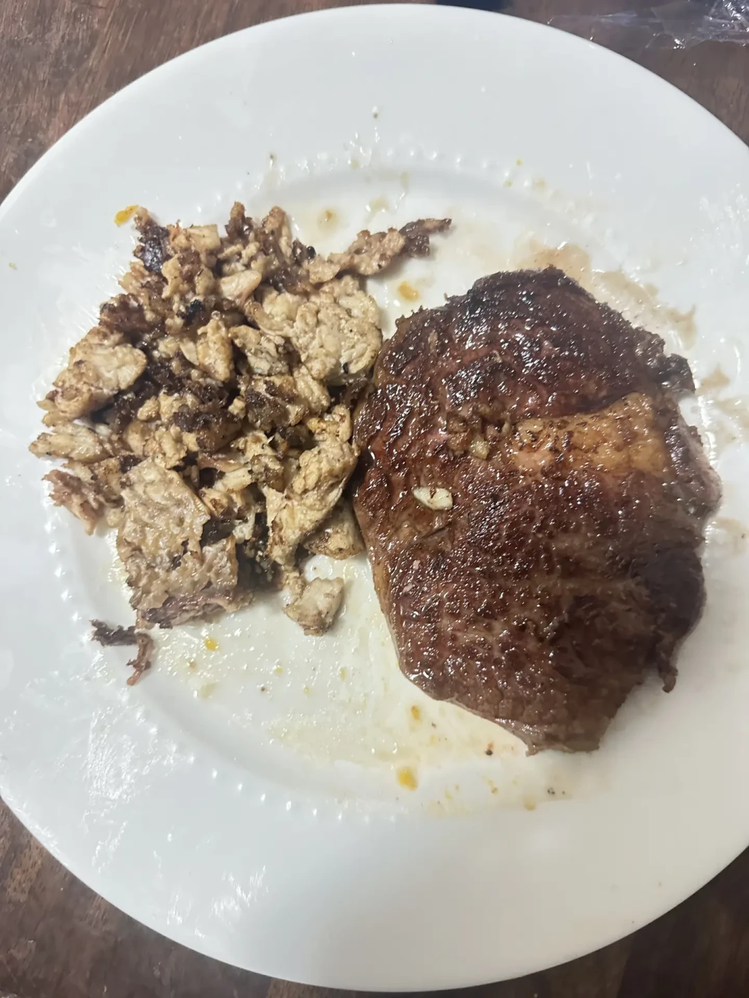 纯肉饮食第3天头疼、第5天不排便、第14天掉发:前两周的反应,哪些能扛、哪些得立刻停