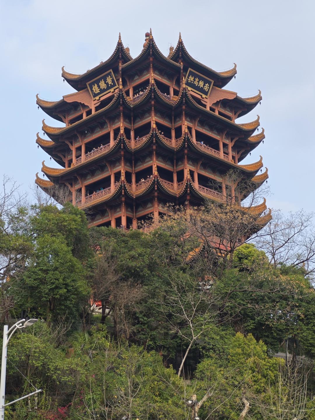 滕王阁照梁思成草图重建、黄鹤楼搬走一公里没留图纸:国庆登江南三大名楼,先分清三座楼各自