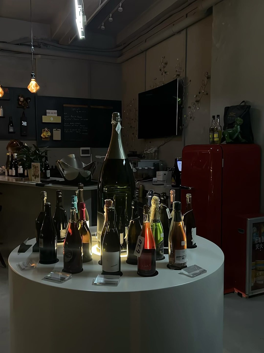 第一次去自然酒吧怎么点?记住这三条规则,试错成本从一瓶降到一杯