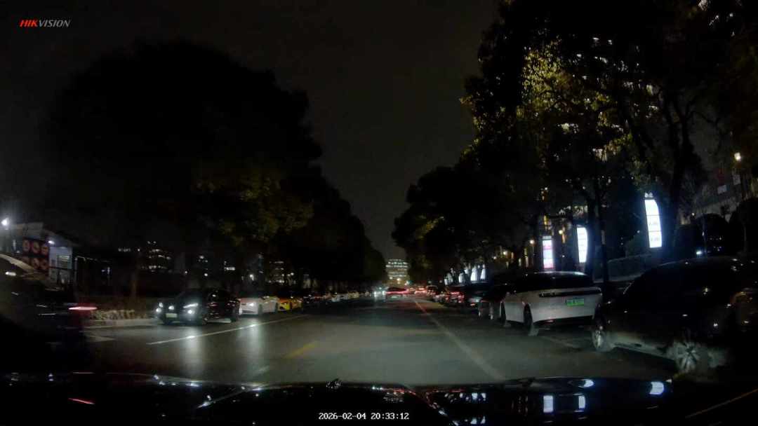 海康行车记录仪卖到线上销量第一,“断录”避雷帖却没停过:我翻完两天的吐槽,买前这笔账要想清楚