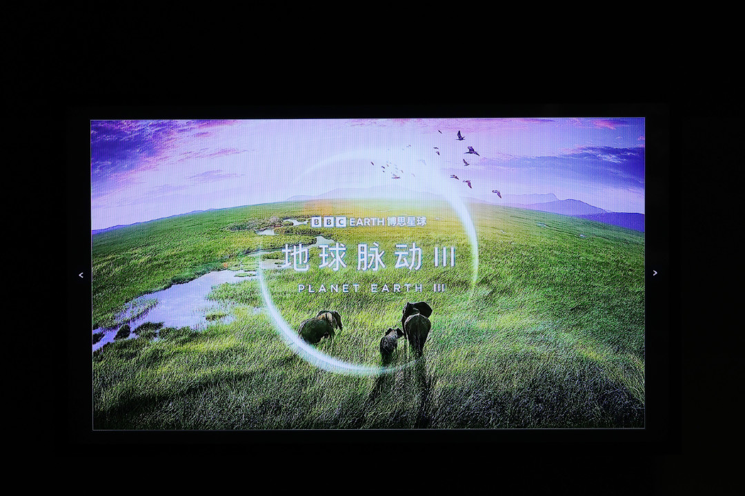 你家新电视,可能一直在放