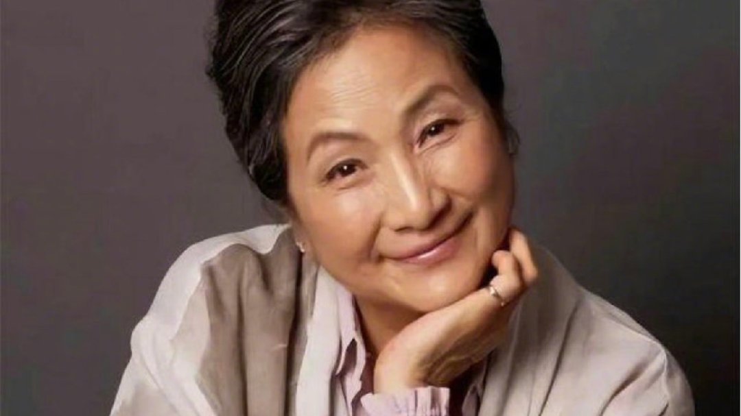 郑佩佩被全网重刷怀念:但1966年那个金燕子,才是她被遗忘的一半