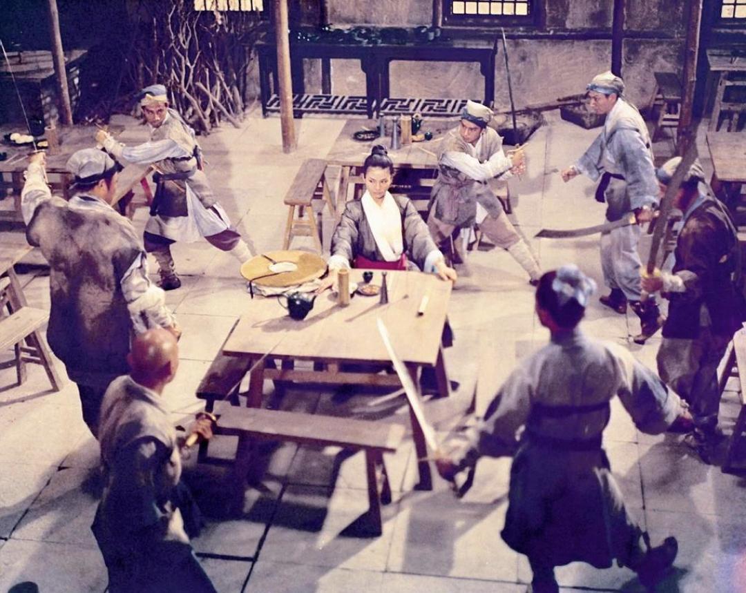 郑佩佩被全网重刷怀念:但1966年那个金燕子,才是她被遗忘的一半