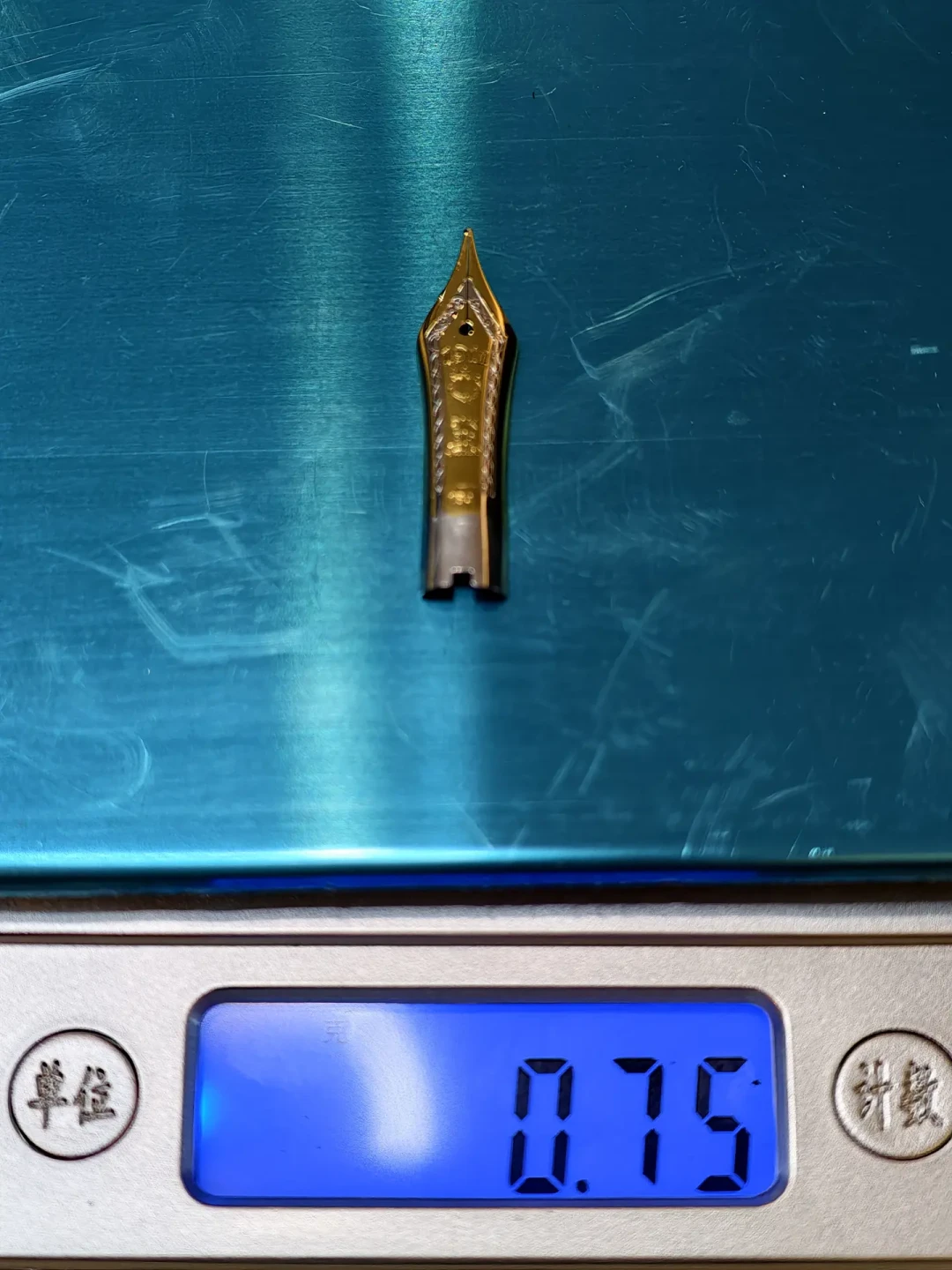 164克笔尖熔出70克金：金价冲高，有人开始把金笔当理财卖了，动手前先算这三笔账