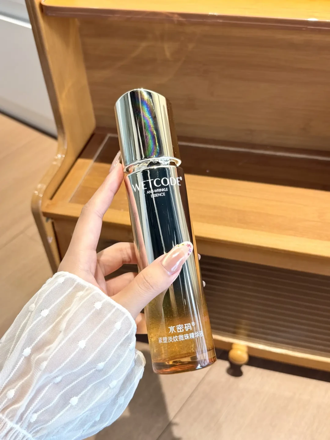 水密码小金瓶PDRN悬油精华8月底刷屏:百元档“涂抹三文鱼针”,哪些钱是福利、哪些是信息税