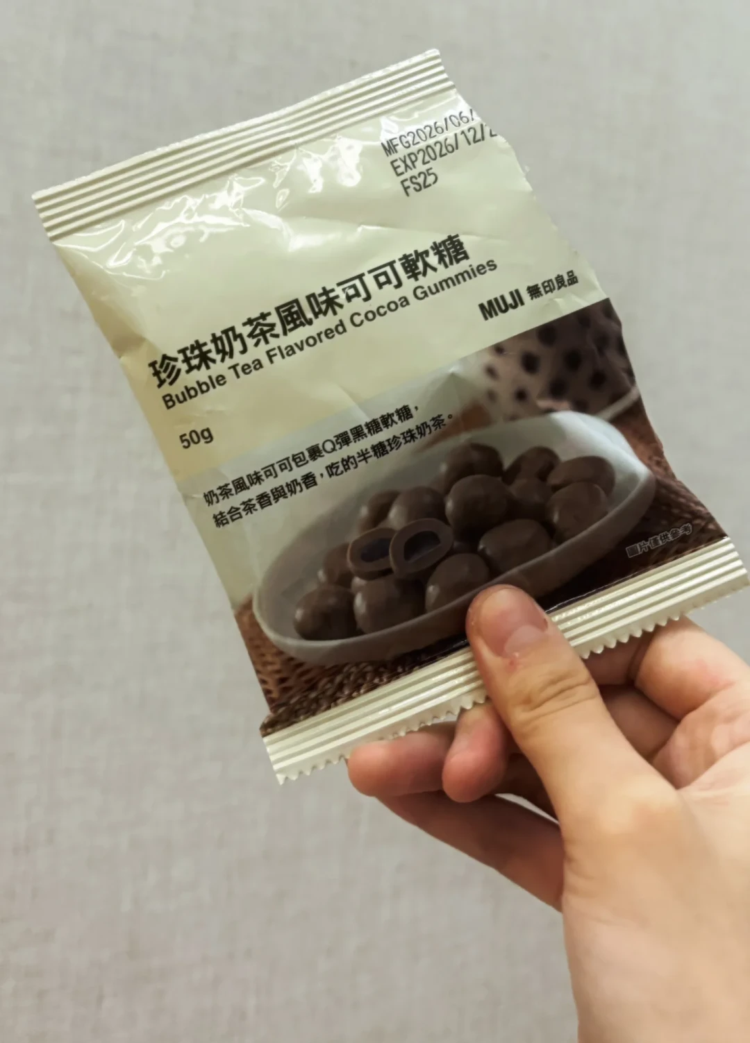 巧克力正在偷偷变贵：盒里少了两颗、手里轻了一截，对完全网帖子，这波涨价有三张面孔