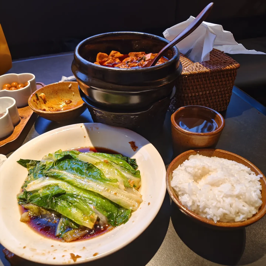 一个陈麻婆,多个城市的价:机场卖22元的麻婆豆腐,西安有人用券吃到人均4元,点单清单也给你理好了