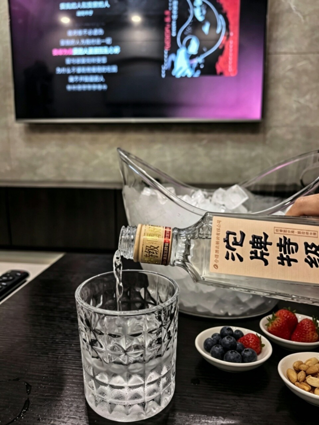 白酒兑进果茶、免费送1万份小酒:沱牌这场冰饮嘉年华,不只是热闹
