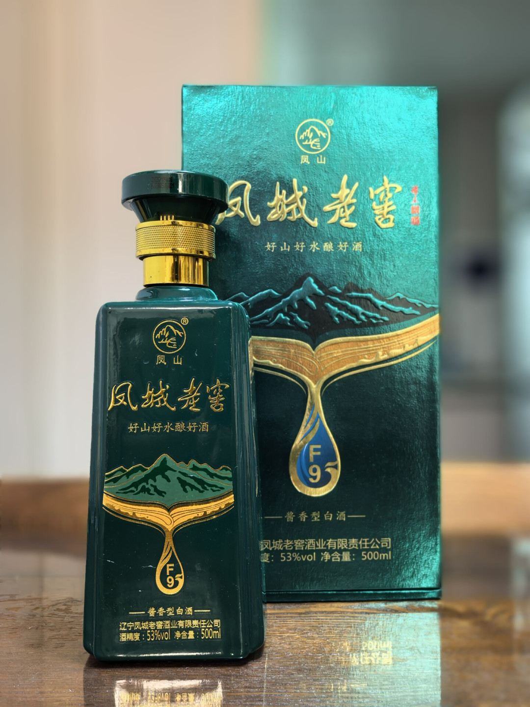12大香型国标全部闭环:20块的凤城老窖身上挂着四张“身份证”,对完再决定怎么读它