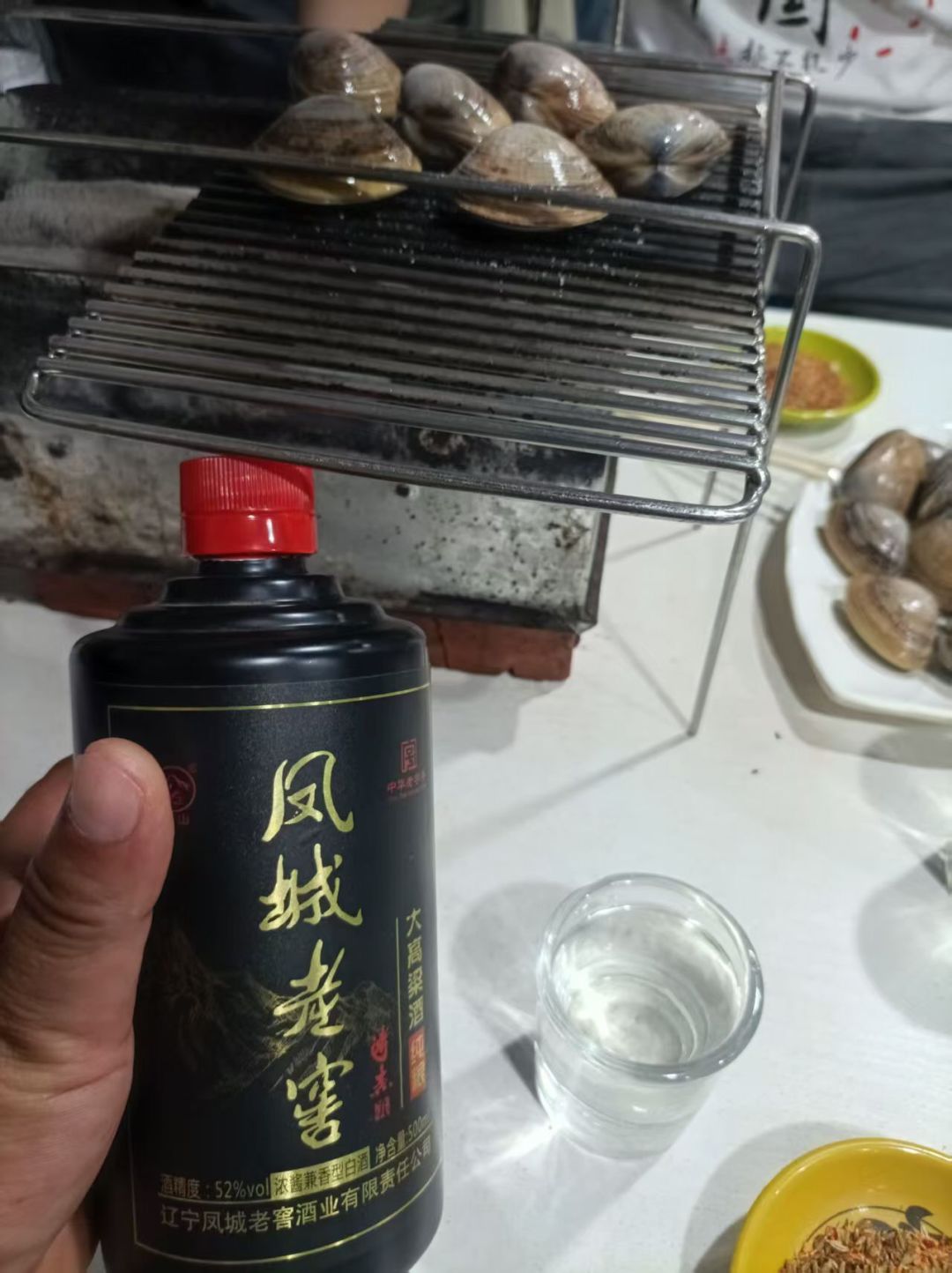 12大香型国标全部闭环:20块的凤城老窖身上挂着四张“身份证”,对完再决定怎么读它