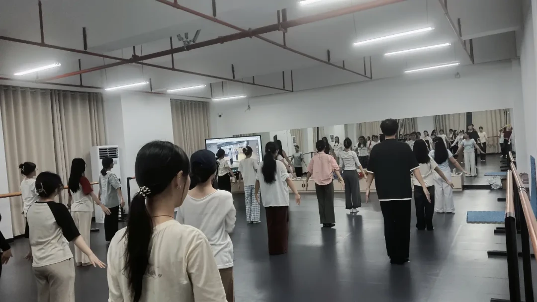 九月开课季,成人学中国舞:月卡从399到899十节课,怎么买才不踩坑