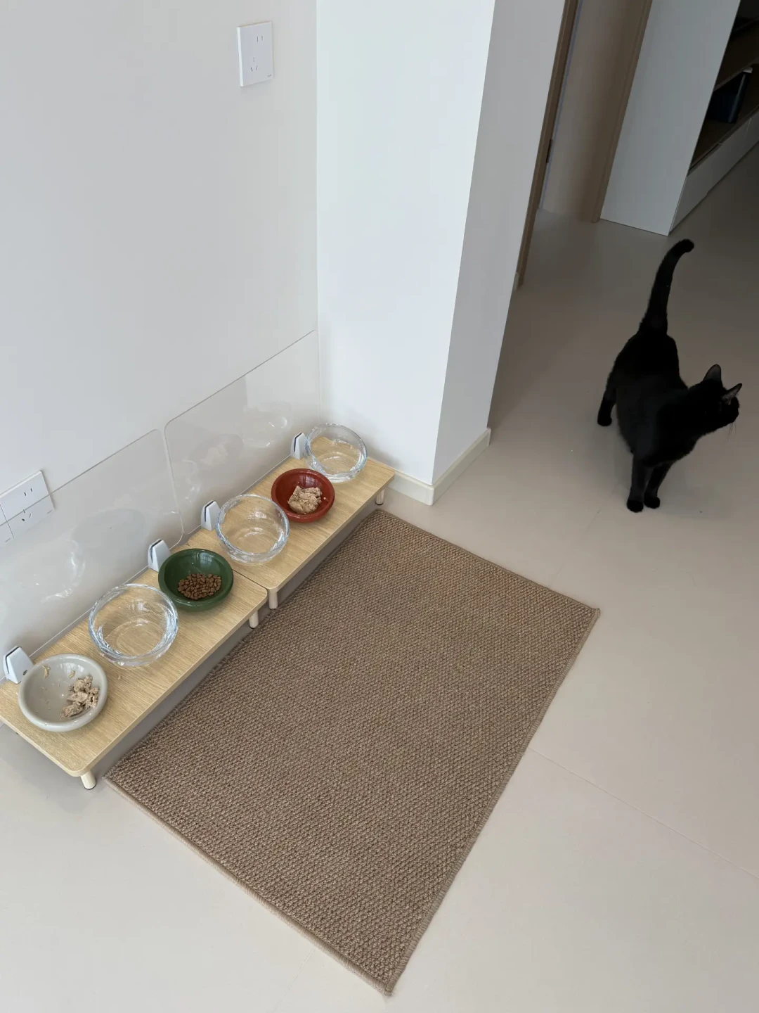 一边说