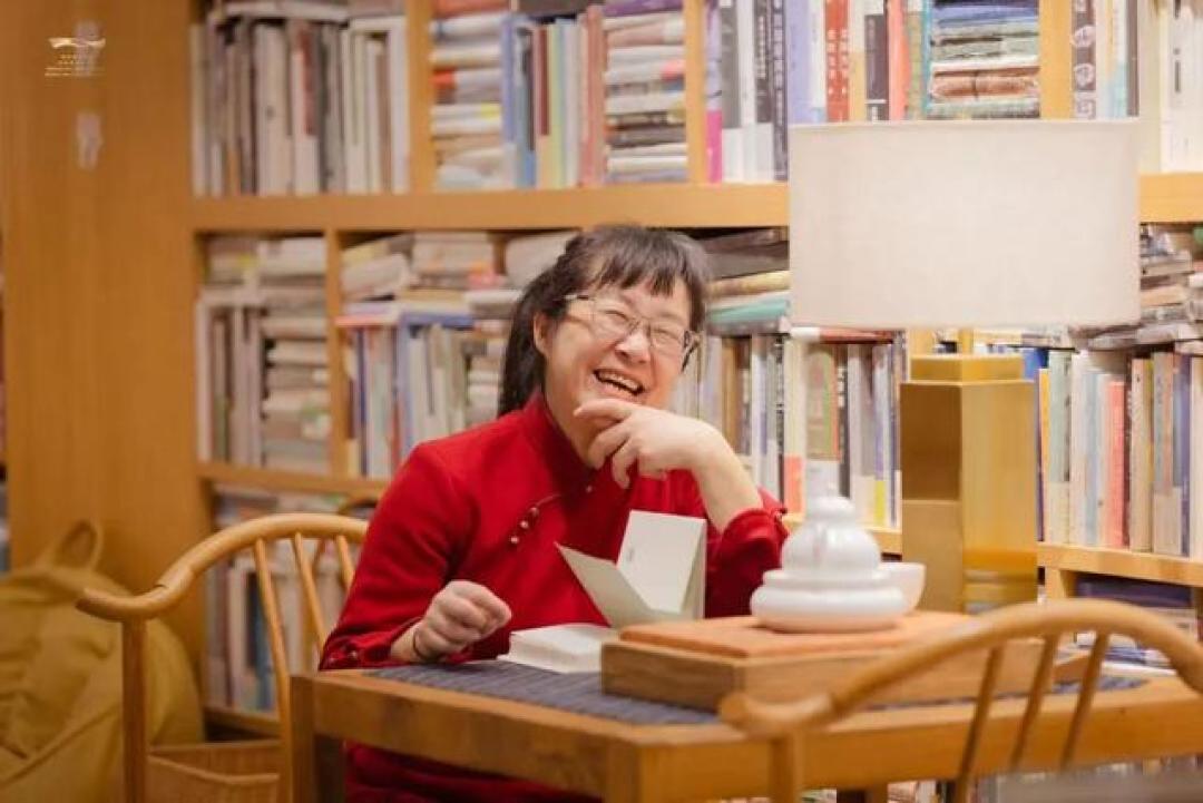 余秀华的新书《草尖上的母亲》:被热搜圈粉的人,第一本别买错