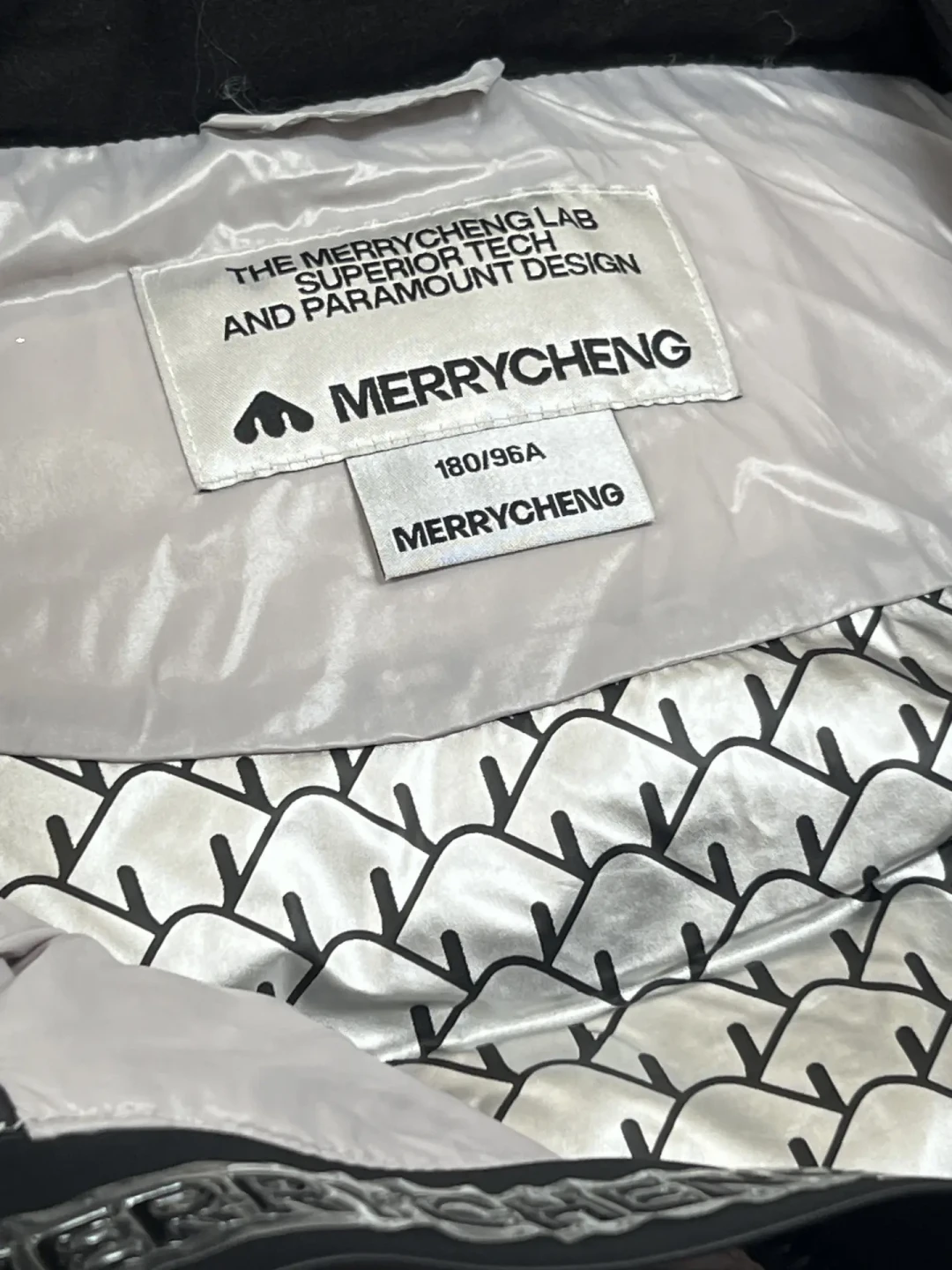美力城9月换标月:新LOGO+第8个代言头衔,1299吊牌300多成交,宠粉和捡漏是两笔账