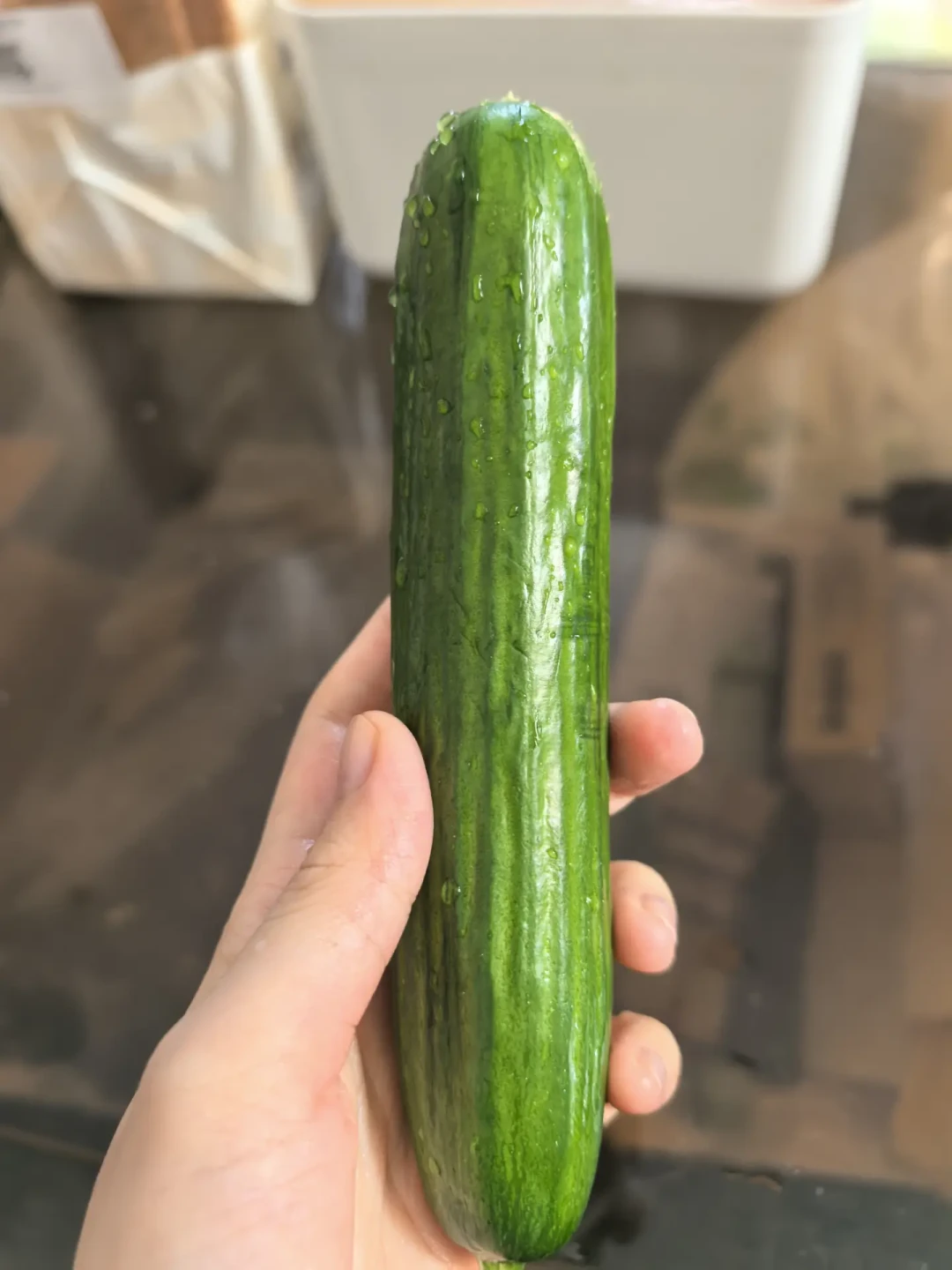 批发端说价稳,菜场端说翻倍:台风过后谁在说谎?9月买菜,谁要等、谁要躲、谁换着买