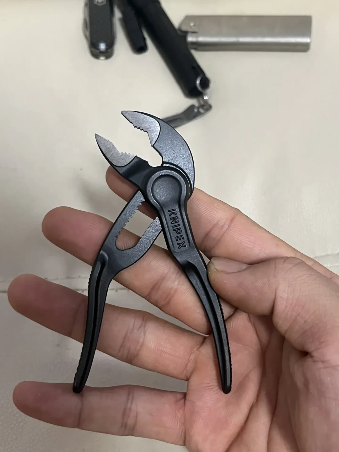 凯尼派克平替分三档:45元的当玩具玩,130元的能用,干活只有一个选项