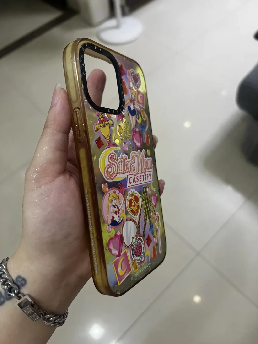 CASETiFY 发黄时间表:有人的壳 2 天就黄,有人两年不黄——每晚用酒精擦壳的那位,可能黄得最快