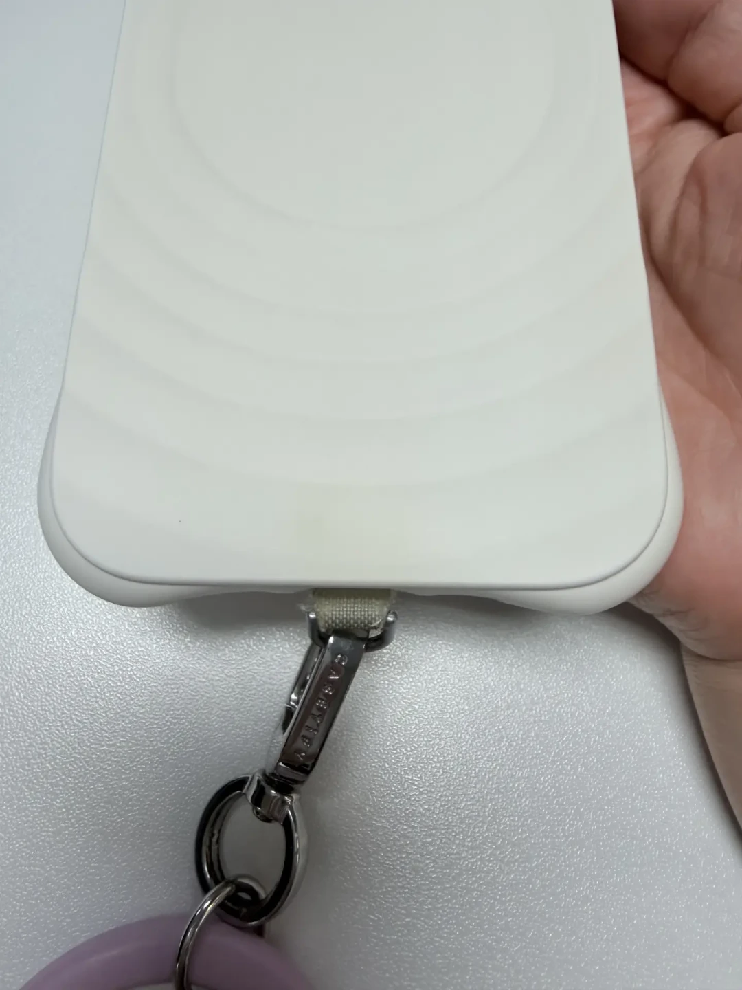CASETiFY 发黄时间表:有人的壳 2 天就黄,有人两年不黄——每晚用酒精擦壳的那位,可能黄得最快