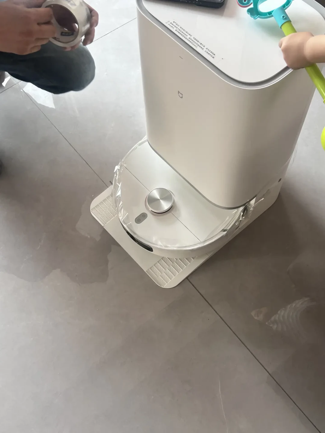 扫地机投诉一年3.2万件登顶，主力机型半年一换：9月买之前，先配好这三层“安全网”