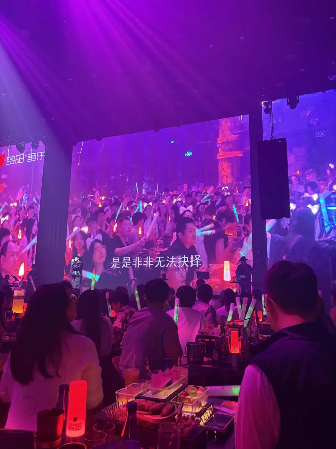 周一的第一节课,周五的末班车:秋天巡演季,被难住的是大学生